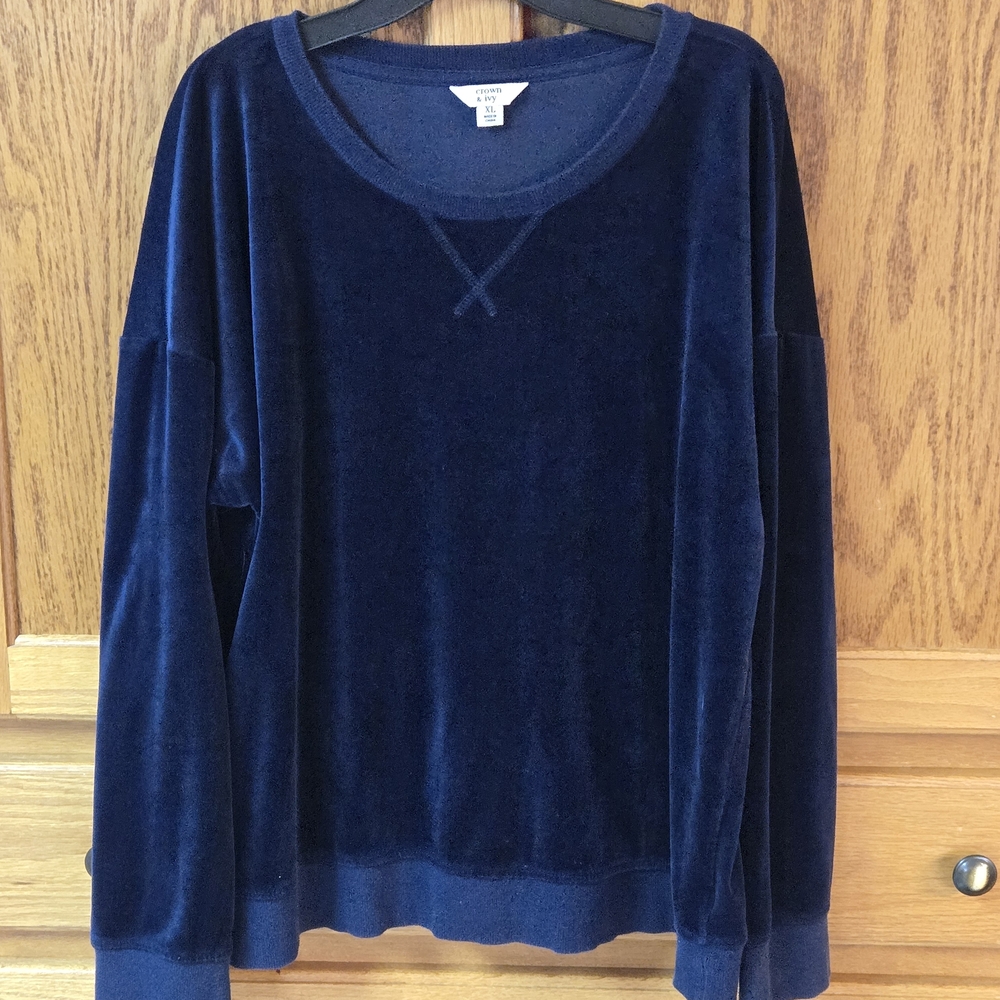 Crown & Ivy Navy Velvet Velour Long Drop Sleeve Top Sz XL Cozy Pristine Stylish